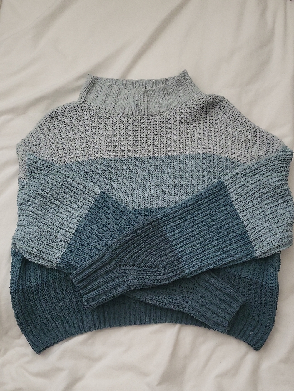 My Michelle Blue Tone Colorblock Turtleneck Sweater Crop/short Cut Style